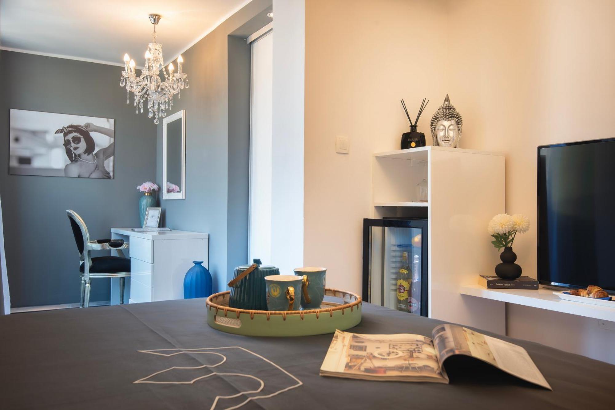 Boutique Hotel Chevalier By Bura Hotels - Adults Only เมดูลิน ภายนอก รูปภาพ