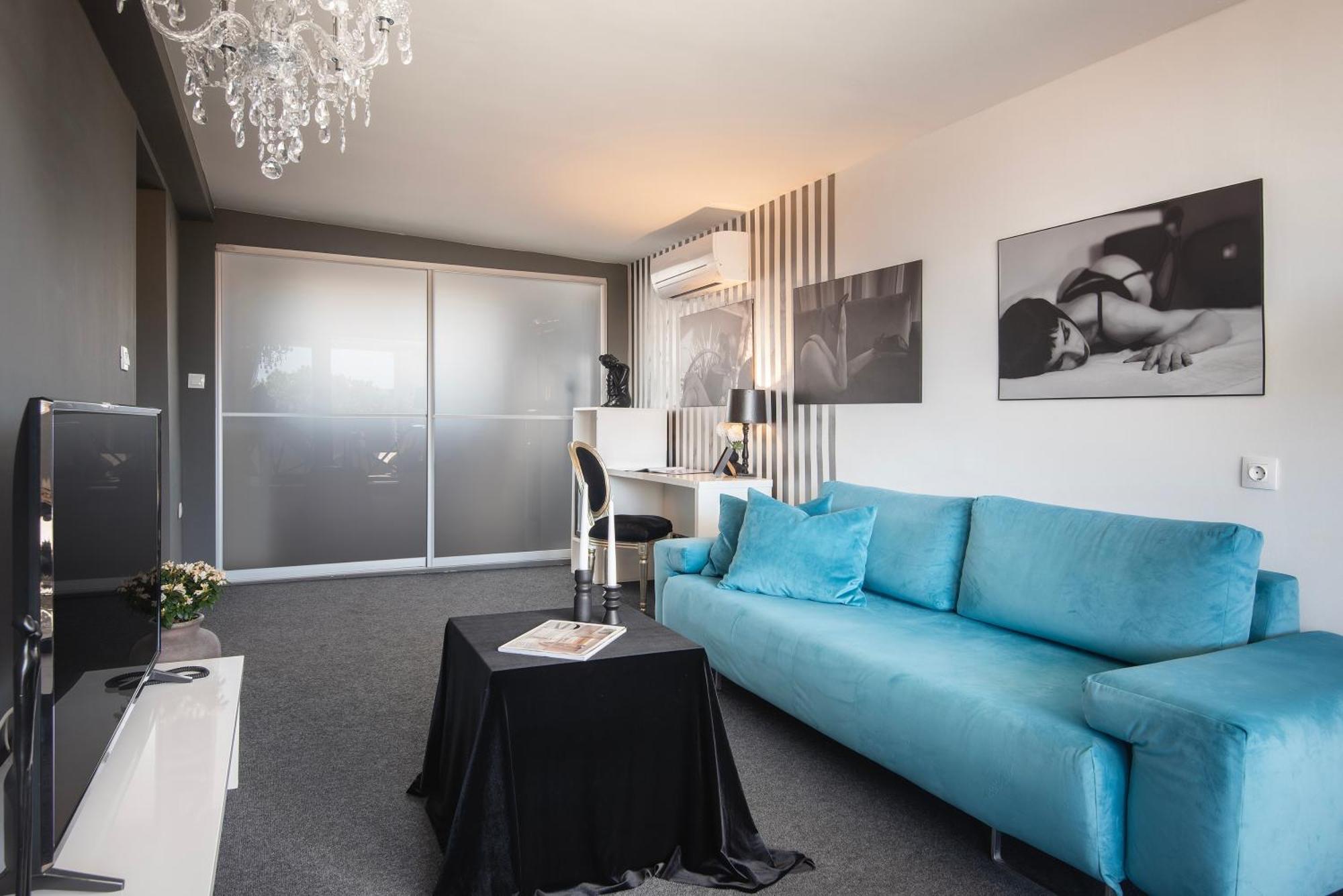 Boutique Hotel Chevalier By Bura Hotels - Adults Only เมดูลิน ภายนอก รูปภาพ