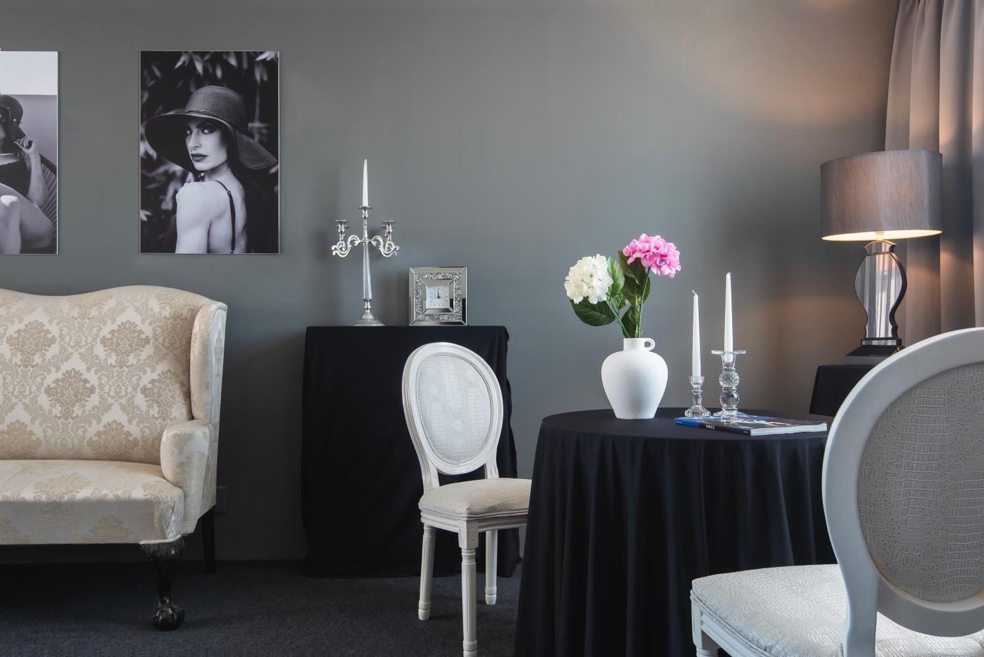 Boutique Hotel Chevalier By Bura Hotels - Adults Only เมดูลิน ภายนอก รูปภาพ