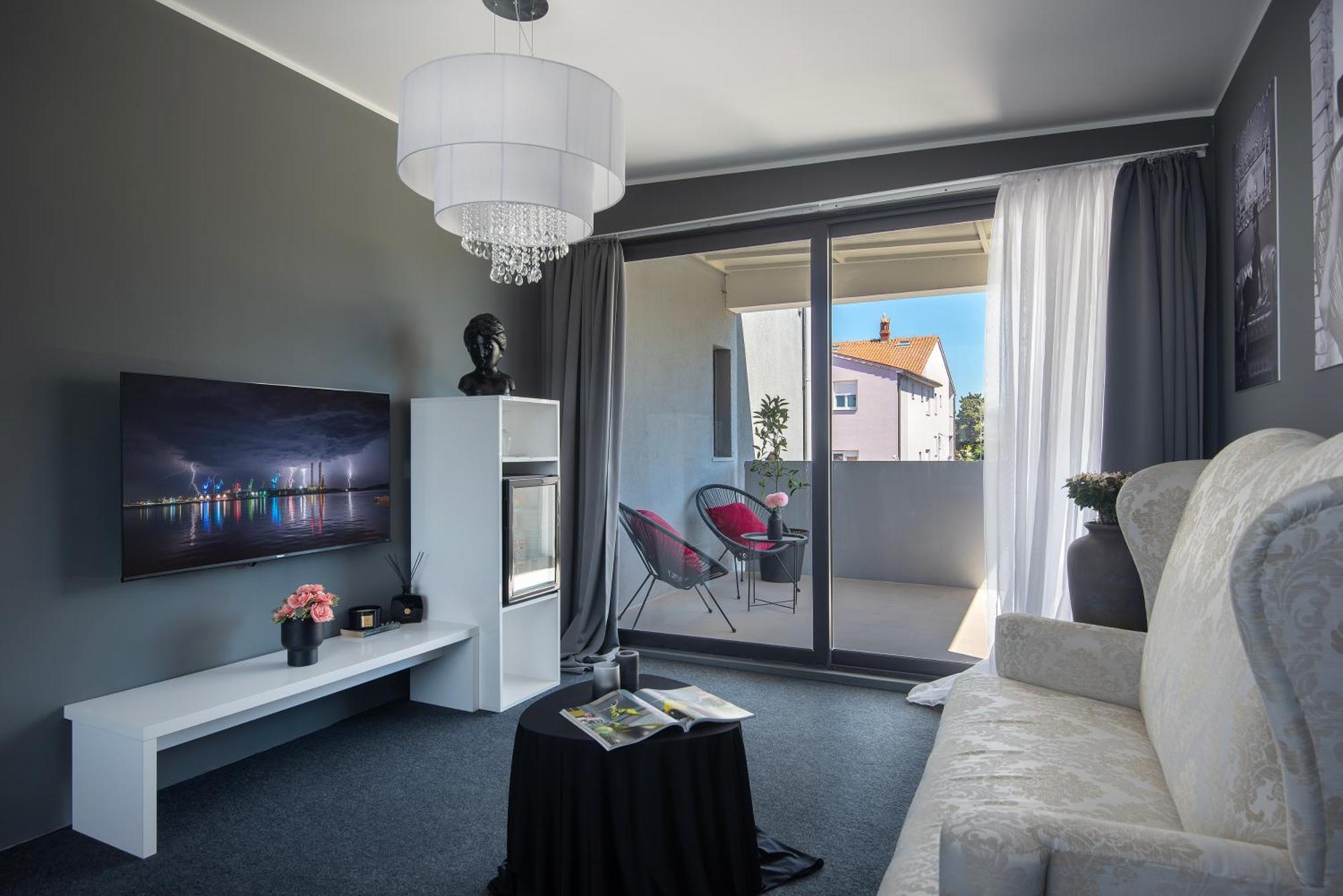 Boutique Hotel Chevalier By Bura Hotels - Adults Only เมดูลิน ภายนอก รูปภาพ