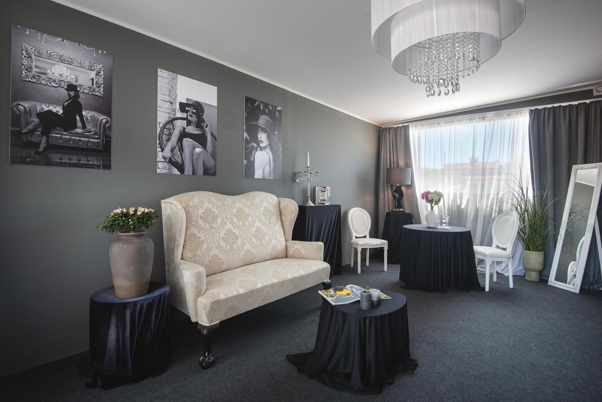 Boutique Hotel Chevalier By Bura Hotels - Adults Only เมดูลิน ภายนอก รูปภาพ
