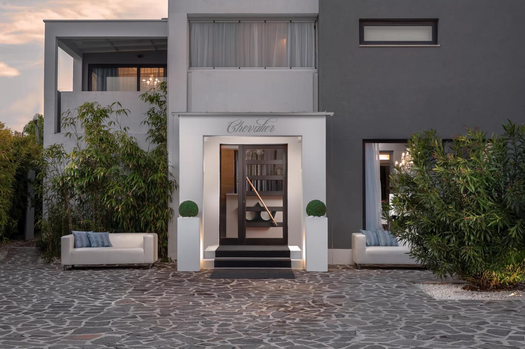 Boutique Hotel Chevalier By Bura Hotels - Adults Only เมดูลิน ภายนอก รูปภาพ